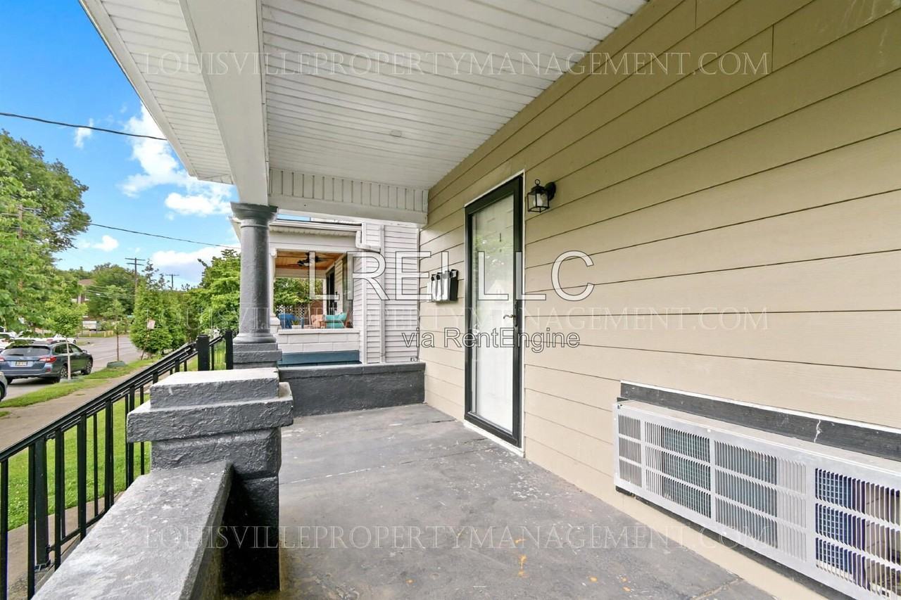 628 E Oak St #1 - Photo 2 of 12