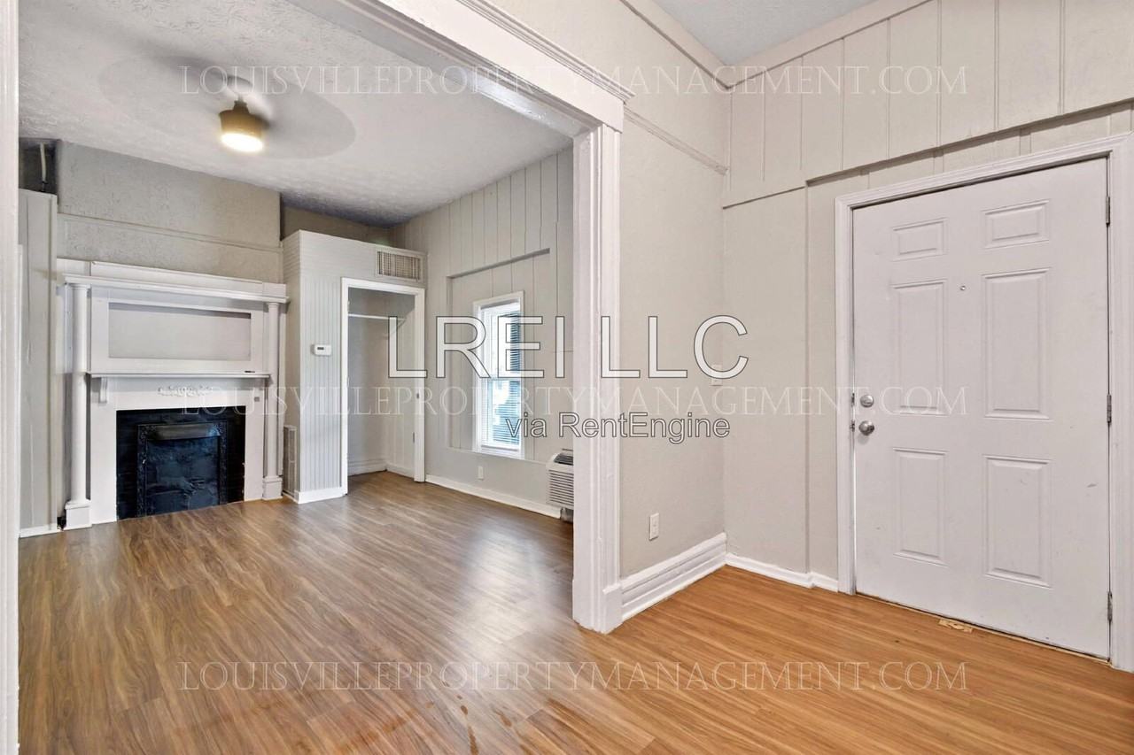628 E Oak St #1 - Photo 4 of 12