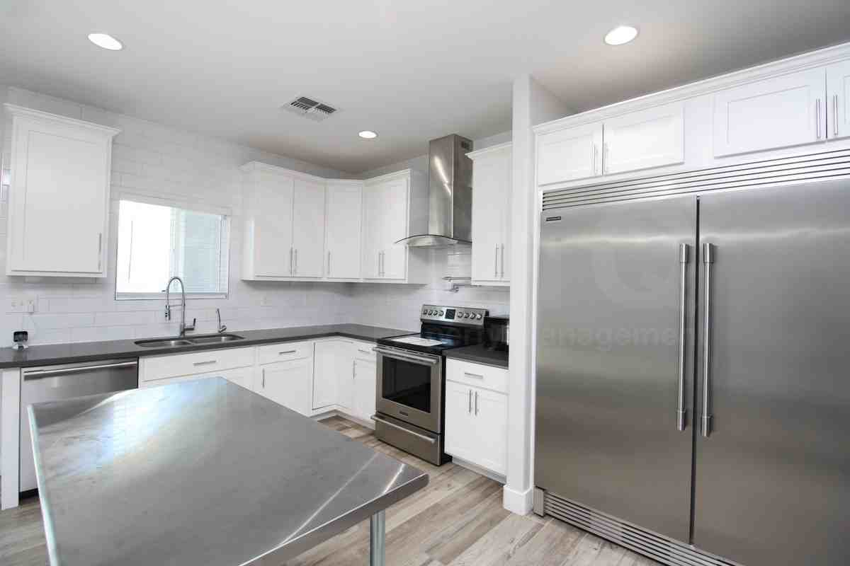 2140 E Palm Ln - Photo 5 of 26