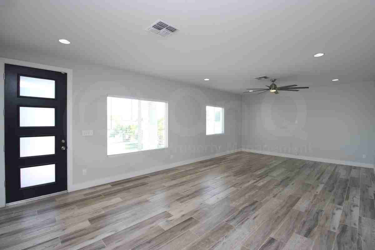 2140 E Palm Ln - Photo 7 of 26