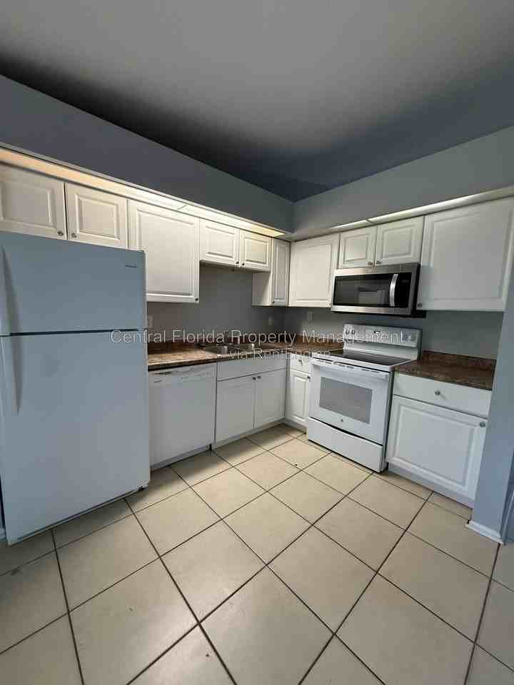 1707 Ridgewood Ln #A - Photo 3 of 10