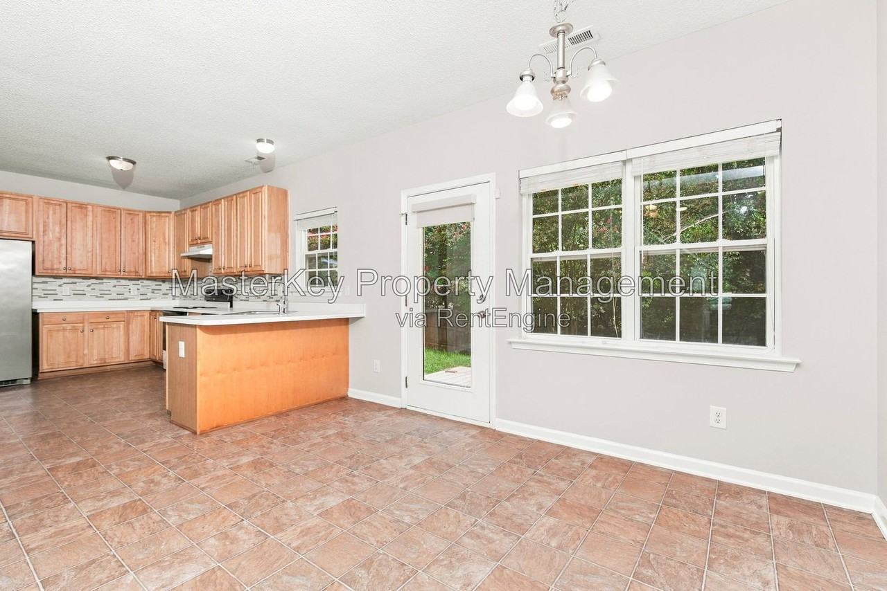 6925 Paint Rock Ln - Photo 6 of 33