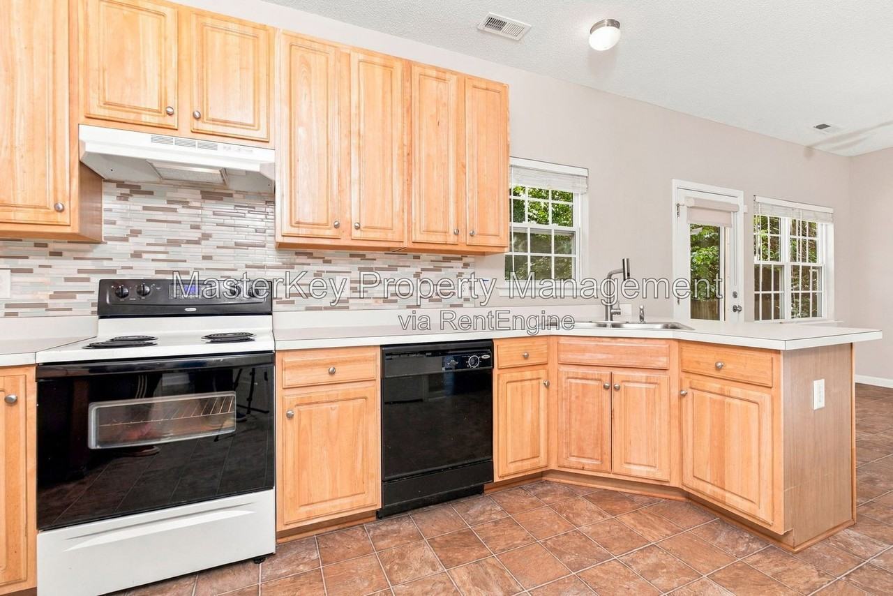 6925 Paint Rock Ln - Photo 3 of 33