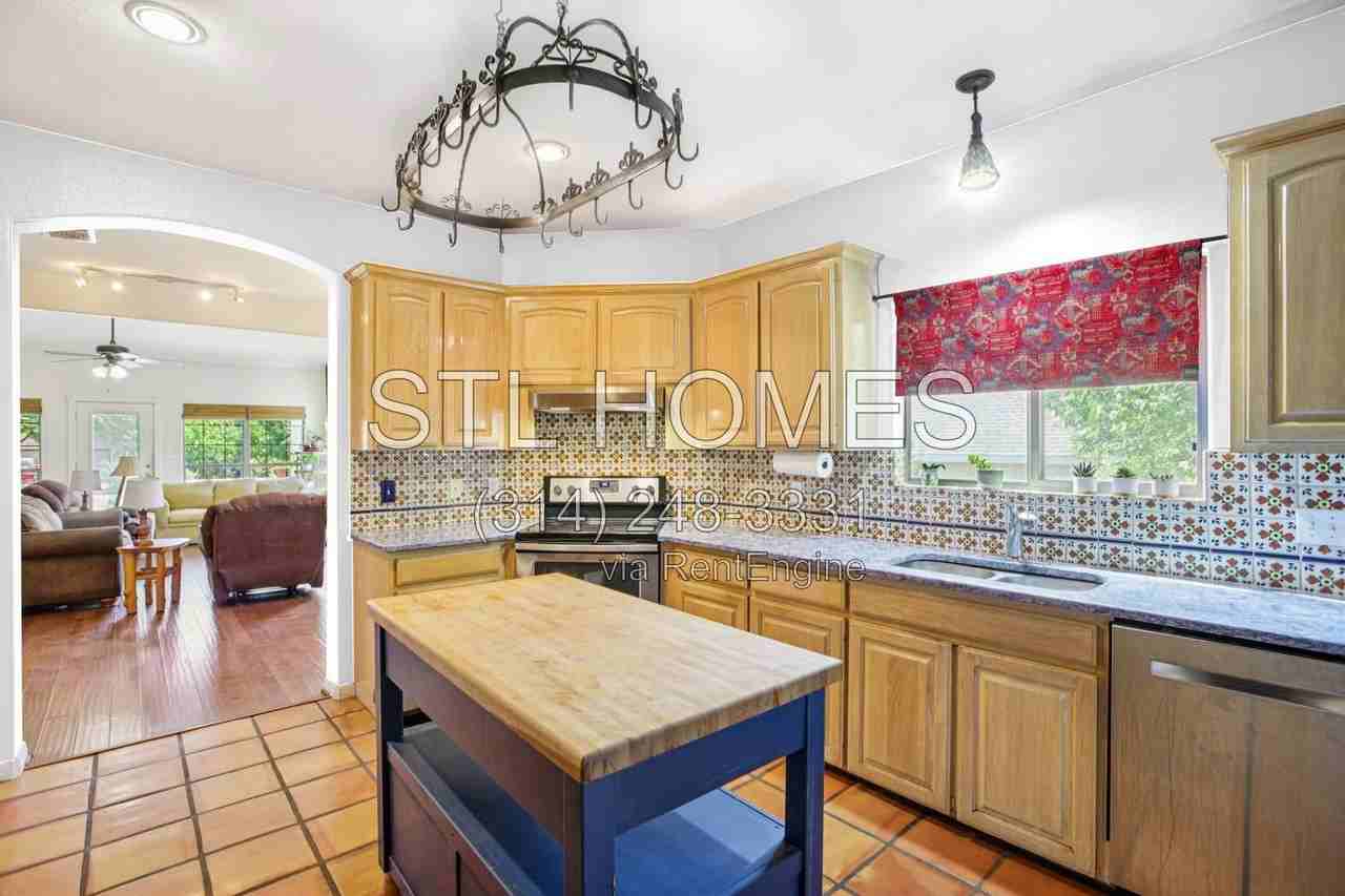 7 Woodview Ct - Photo 7 of 13