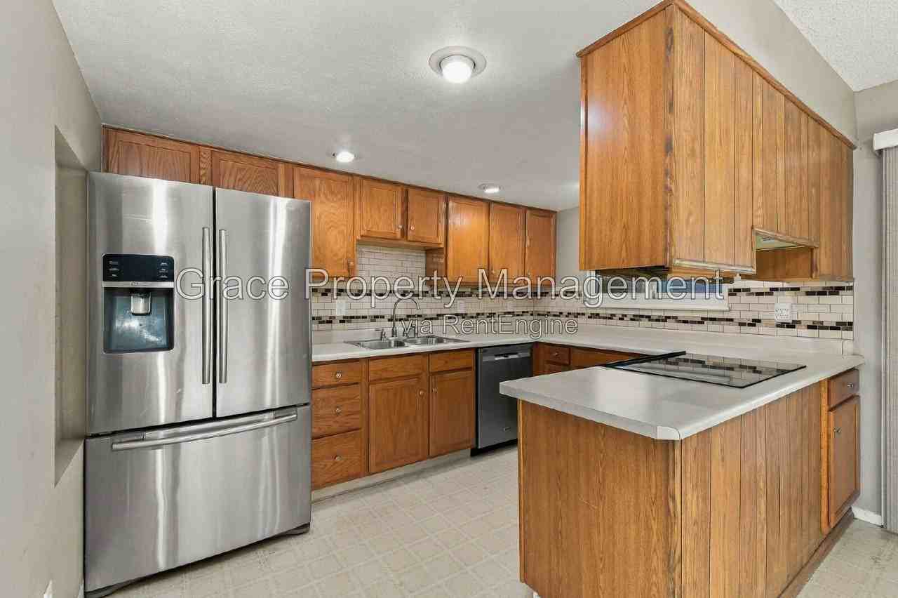 13565 Decatur Ct - Photo 6 of 21