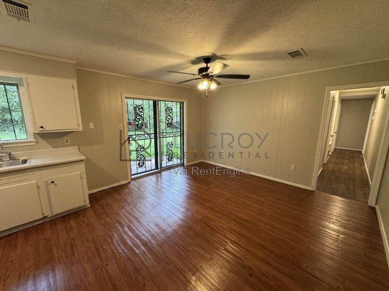 327 Grover Cleveland Cir - Photo 6 of 11