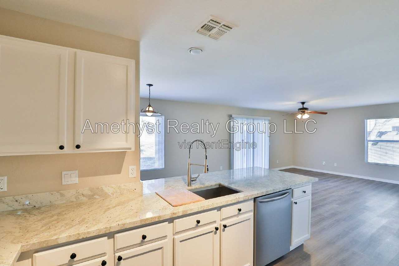 11706 W Sunnyside Dr - Photo 7 of 26