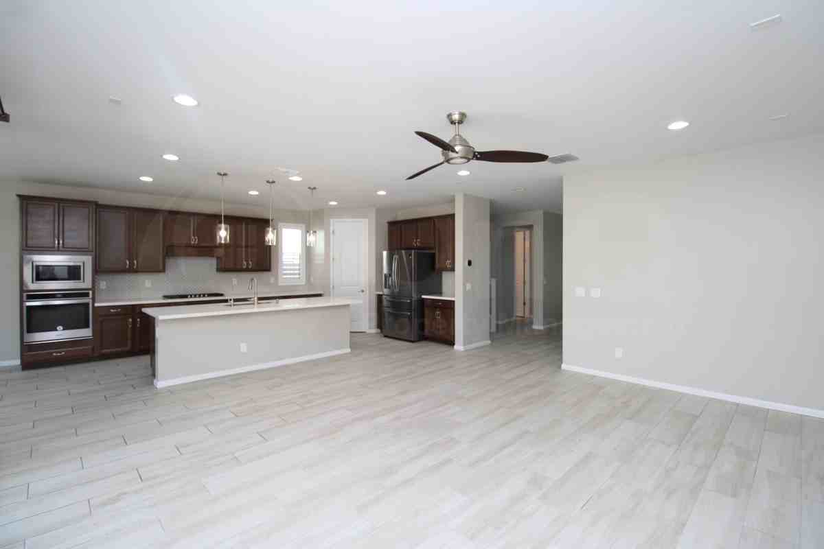 274 E Honeysuckle Pl - Photo 5 of 31