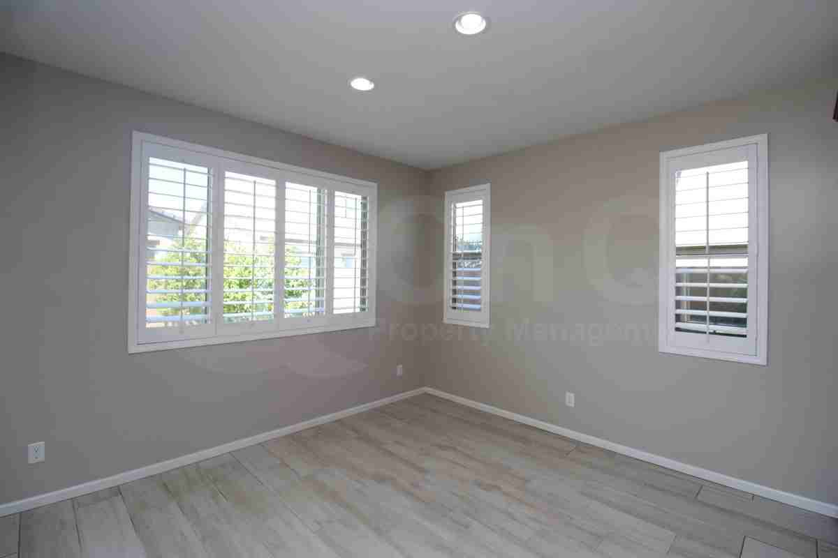 274 E Honeysuckle Pl - Photo 7 of 31