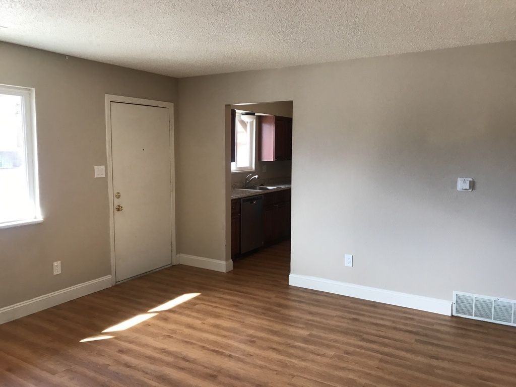 1021 Delaware Dr #1 - Photo 4 of 12