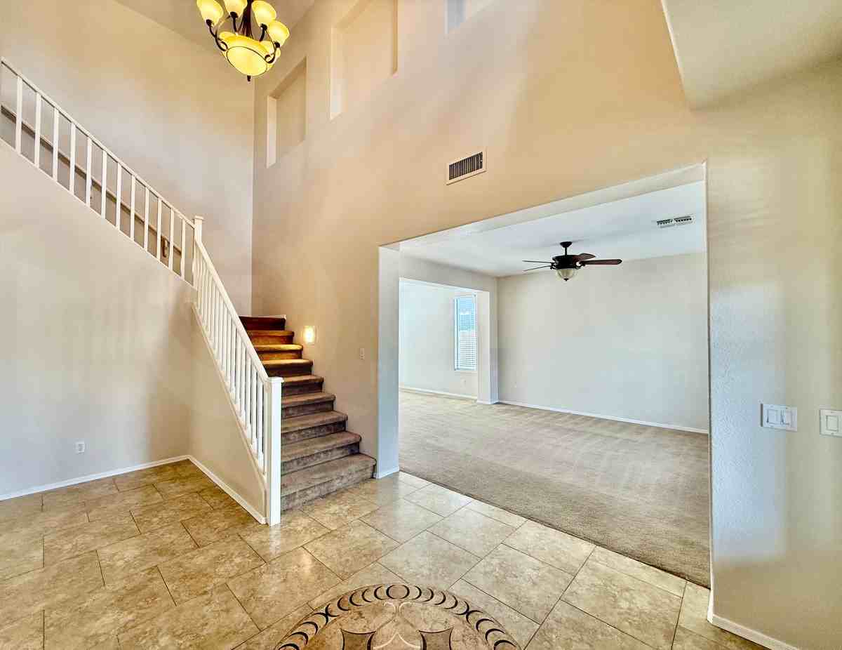 18813 E Arrowhead Trl - Photo 4 of 37