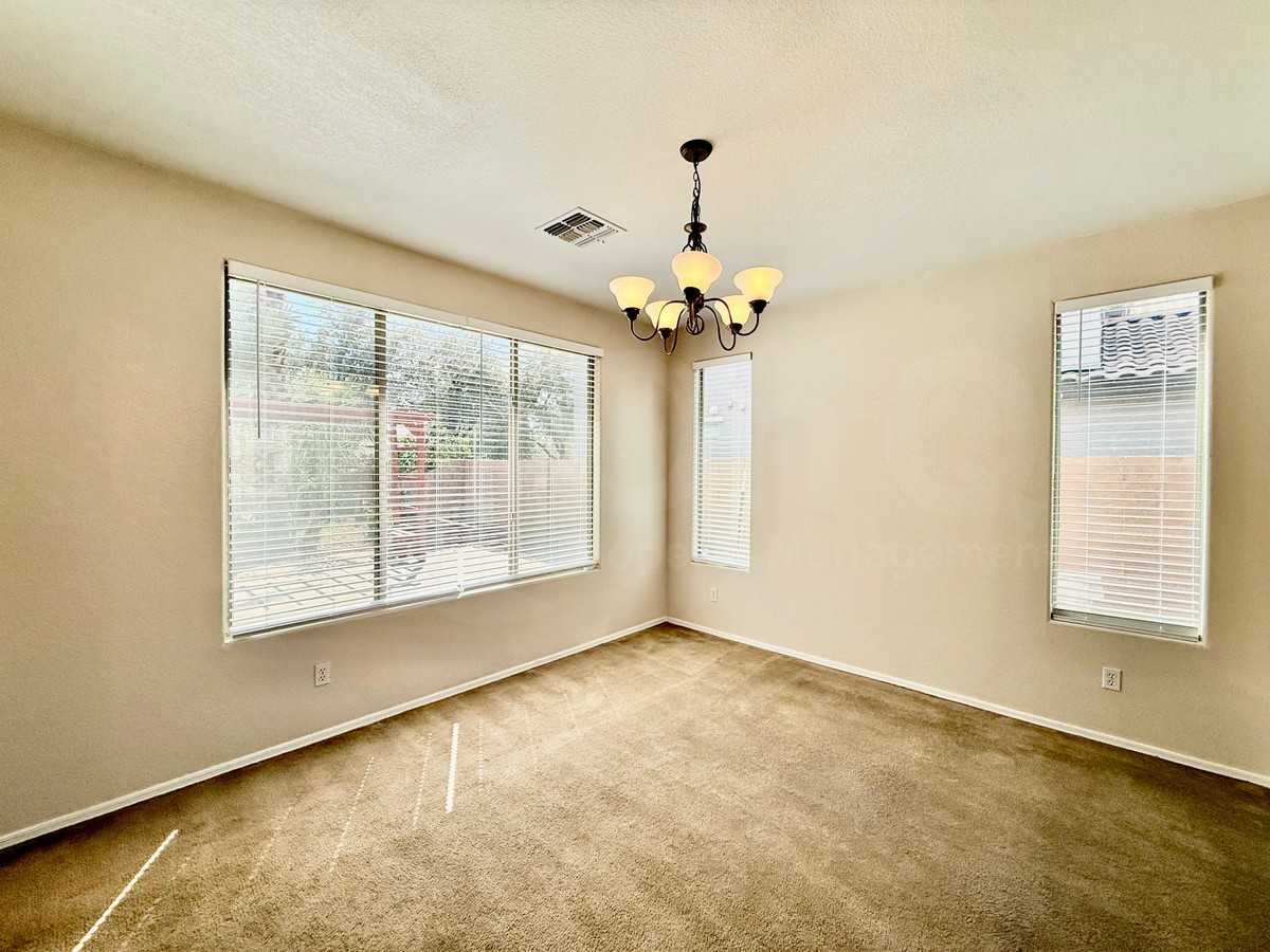 18813 E Arrowhead Trl - Photo 7 of 37