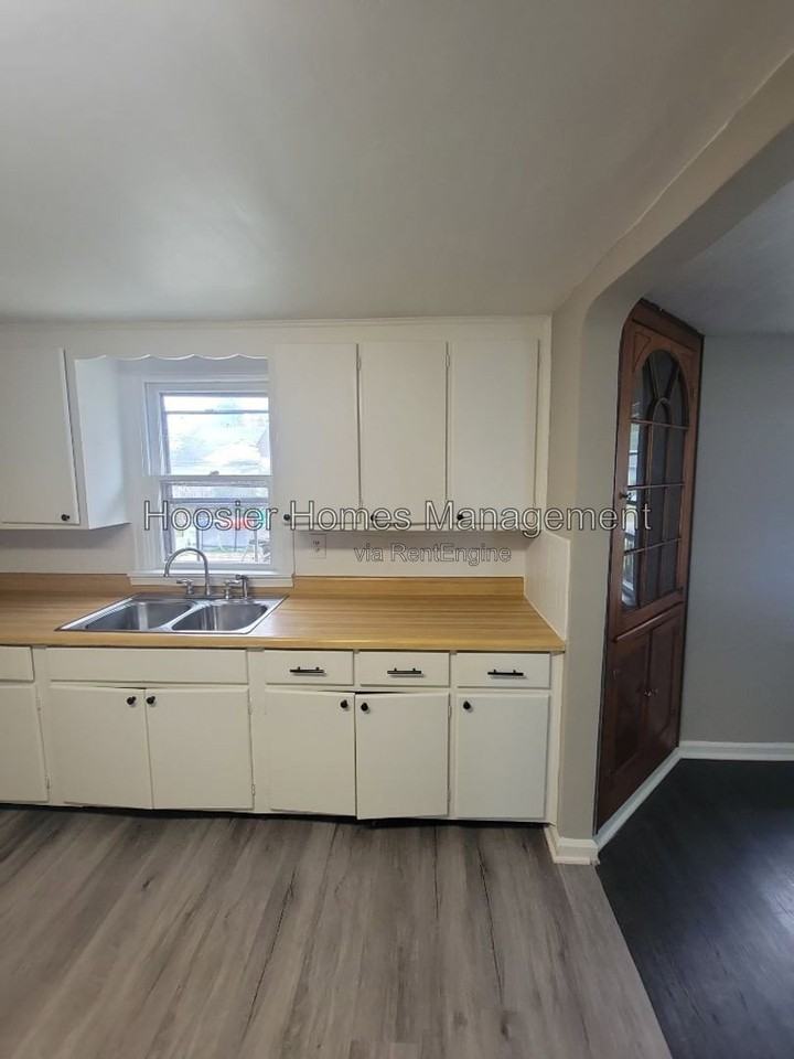 832 Waldemere Ave #1 - Photo 4 of 12
