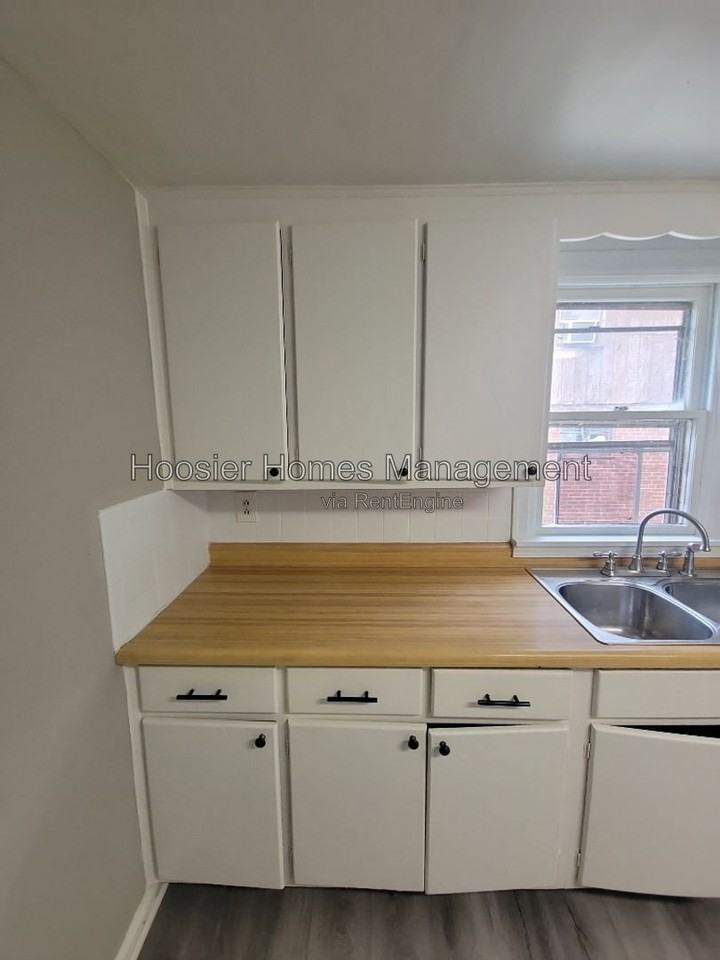 832 Waldemere Ave #1 - Photo 5 of 12