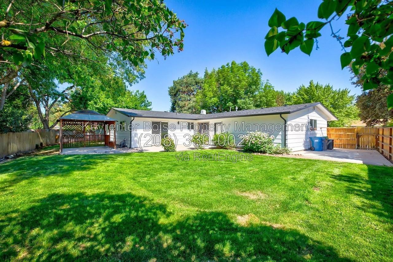 8605 W Winchester Dr - Photo 2 of 18