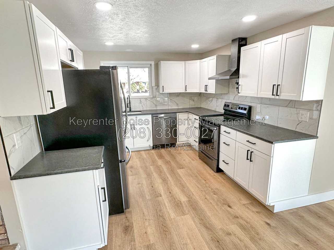 8605 W Winchester Dr - Photo 6 of 18