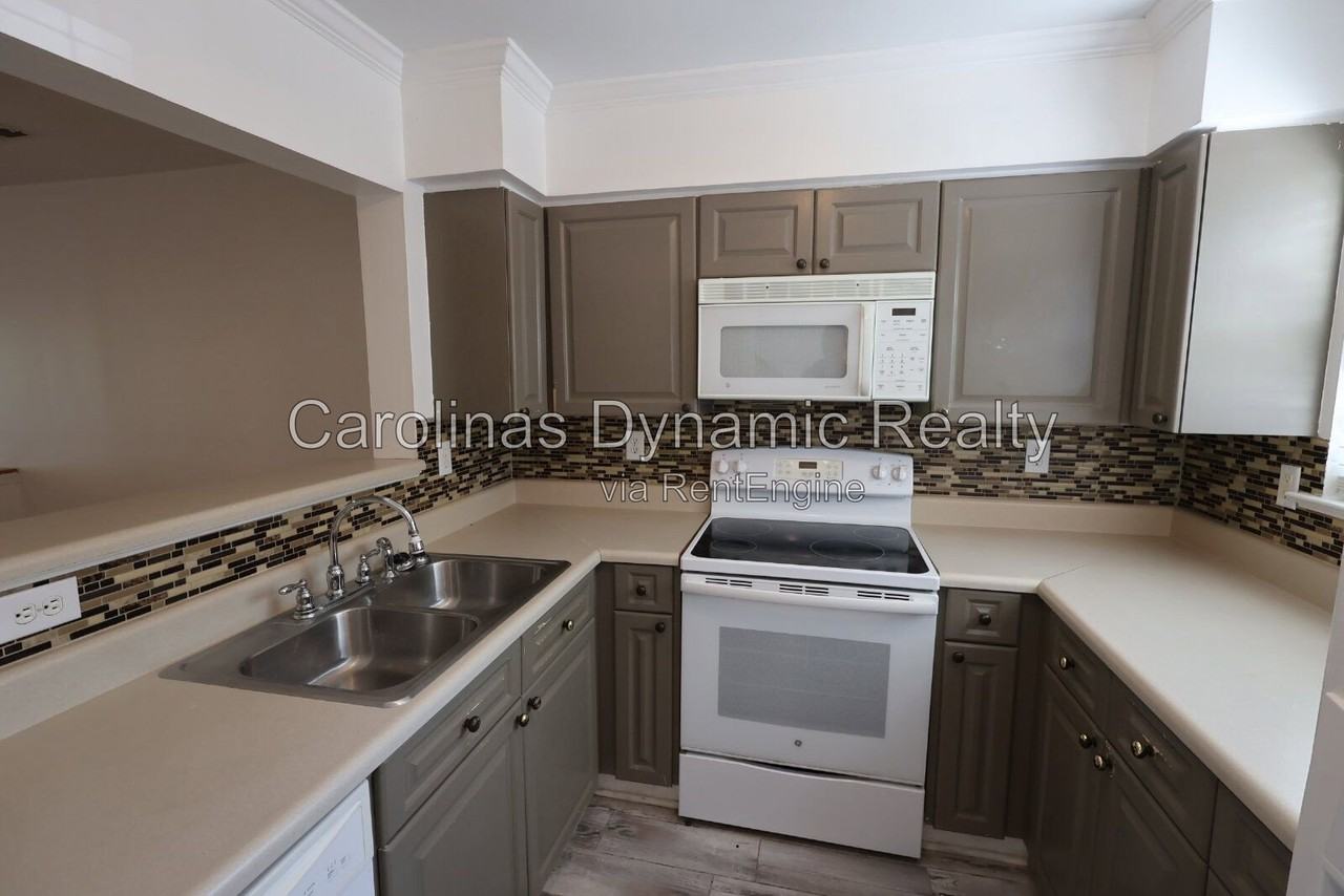 3636 Melrose Cottage Dr - Photo 3 of 45
