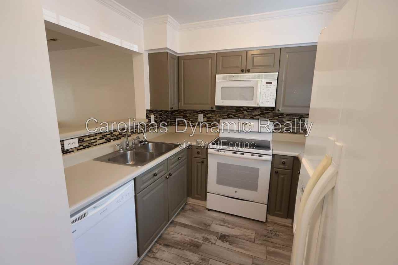 3636 Melrose Cottage Dr - Photo 4 of 45