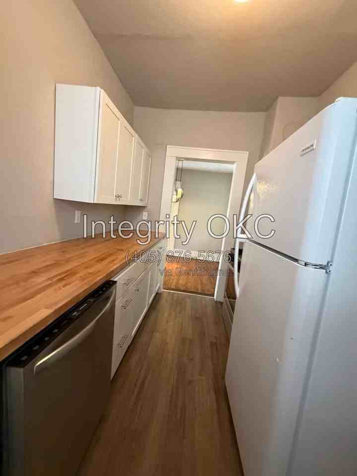 305 Nw 25th St - Photo 5 of 14