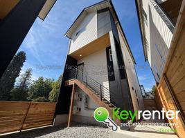 featured image of 1131 Fawcett Ave #B