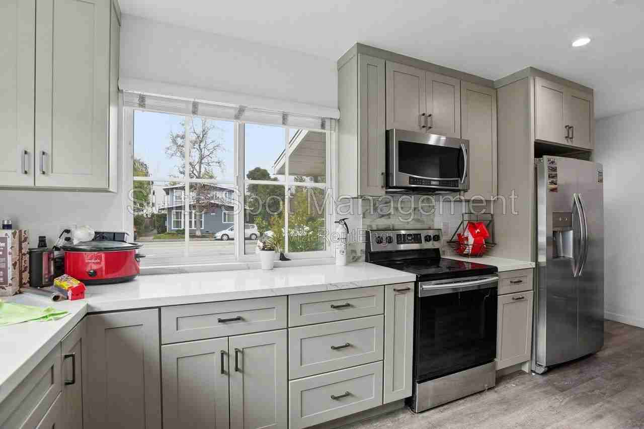 1409 Jefferson Ave #A4 - Photo 3 of 8