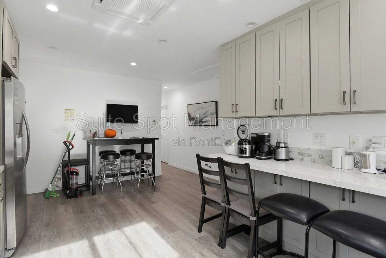 1409 Jefferson Ave #A4 - Photo 4 of 8