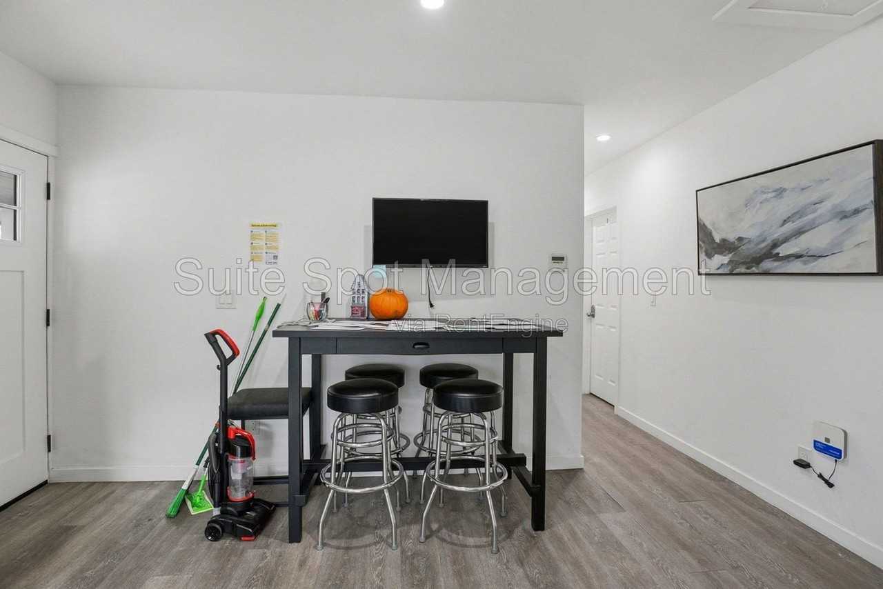 1409 Jefferson Ave #A4 - Photo 5 of 8