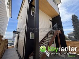 featured image of 1131 Fawcett Ave #D