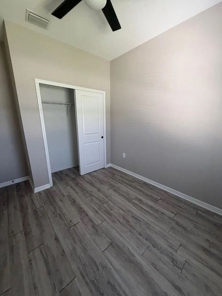 8432 Agate St - Photo 4 of 15