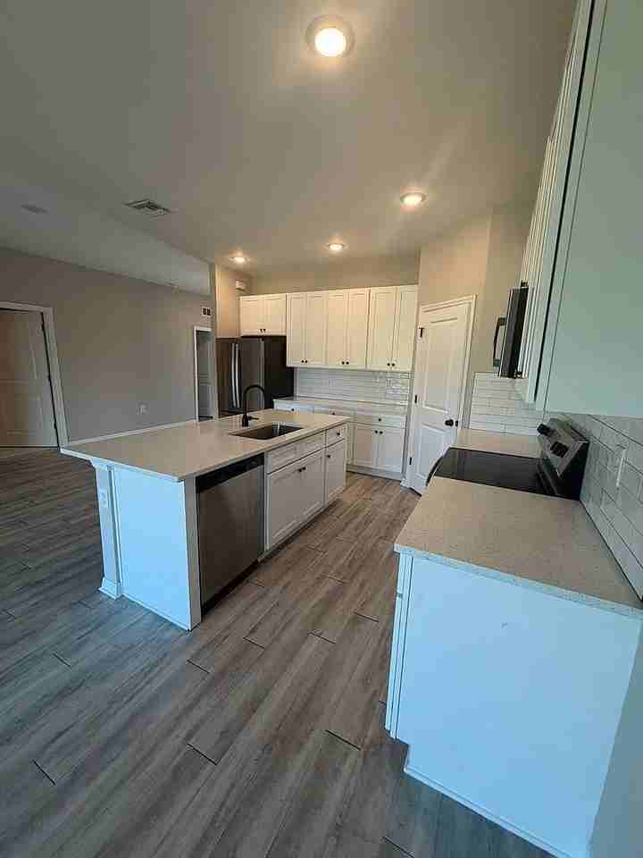 8432 Agate St - Photo 6 of 15