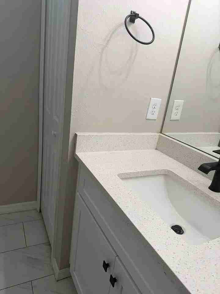 8434 Agate St - Photo 5 of 14
