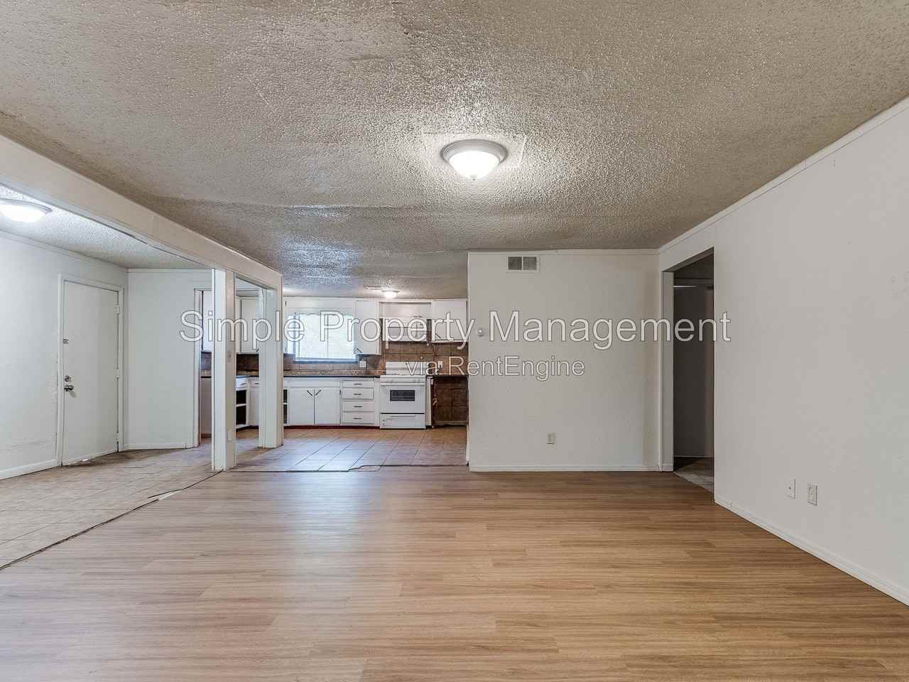 4012 Parkwoods Ln - Photo 4 of 23