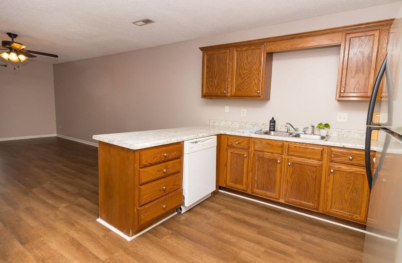 11 Alice Ln #11 - Photo 5 of 14