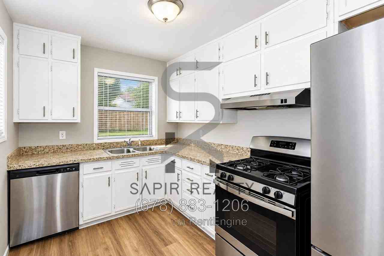 5213 Heather Ln - Photo 5 of 16