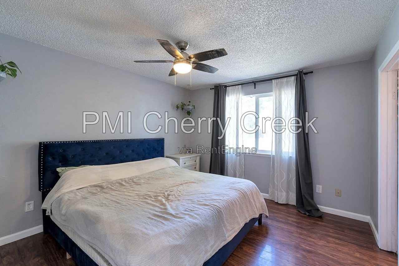 4891 S Holland Ct - Photo 4 of 10