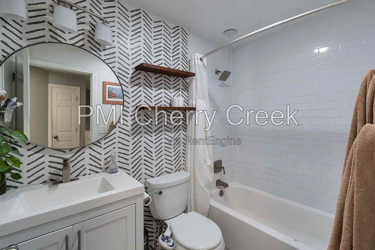 4891 S Holland Ct - Photo 5 of 10