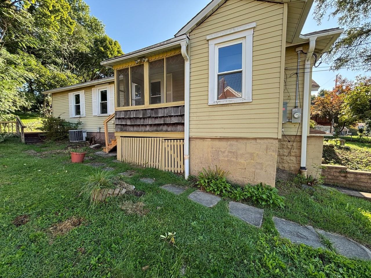 217 Rosecrest Dr - Photo 2 of 26