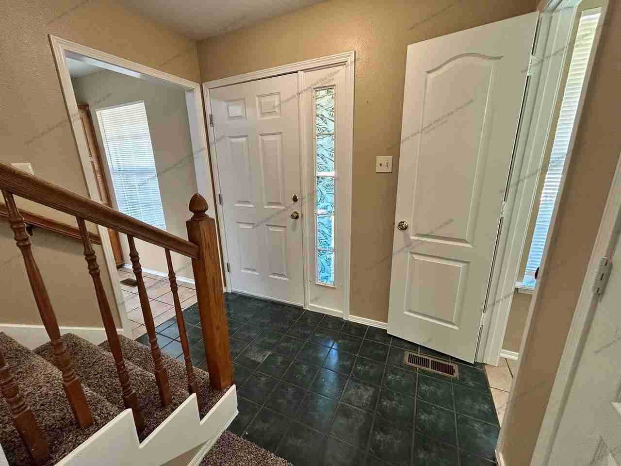1206 S 41st Cir - Photo 3 of 27