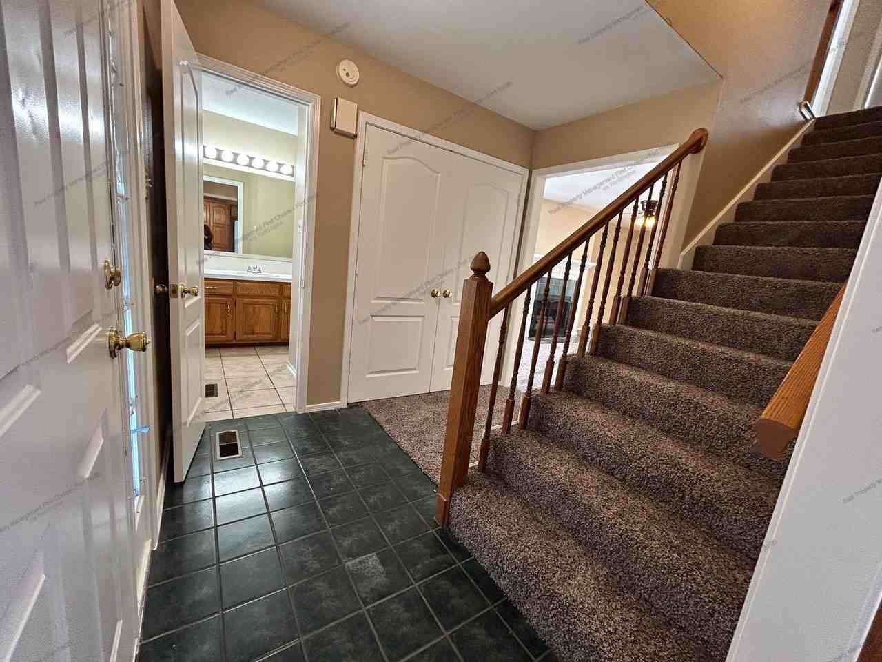 1206 S 41st Cir - Photo 4 of 27
