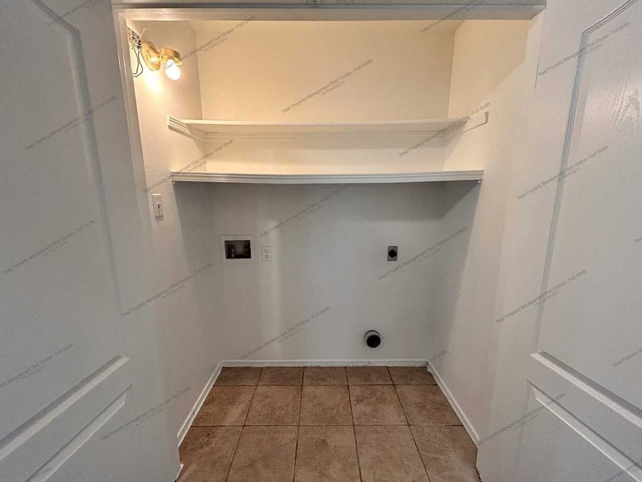 1206 S 41st Cir - Photo 5 of 27