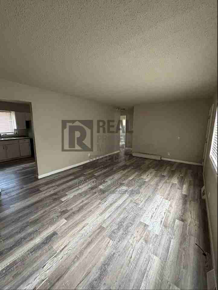 2132 E 6th St #2132E6th - Photo 3 of 18