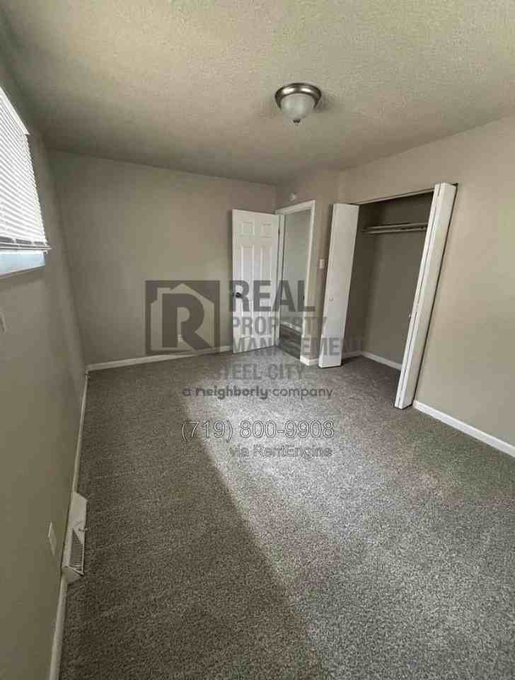 2132 E 6th St #2132E6th - Photo 5 of 18