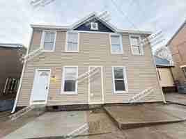 featured image of 939 Putnam St