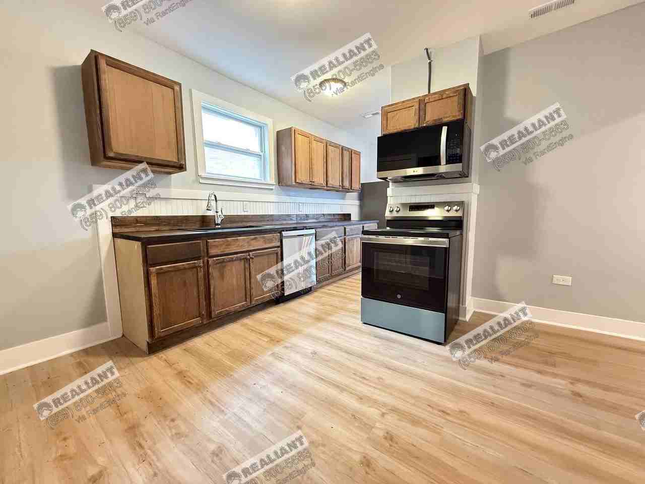 939 Putnam St - Photo 7 of 21