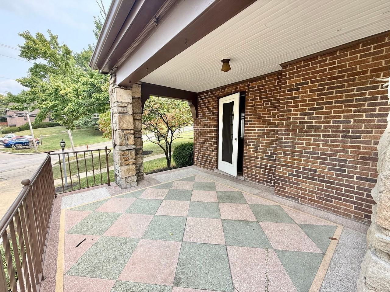 6491 Ridge Ave - Photo 5 of 32