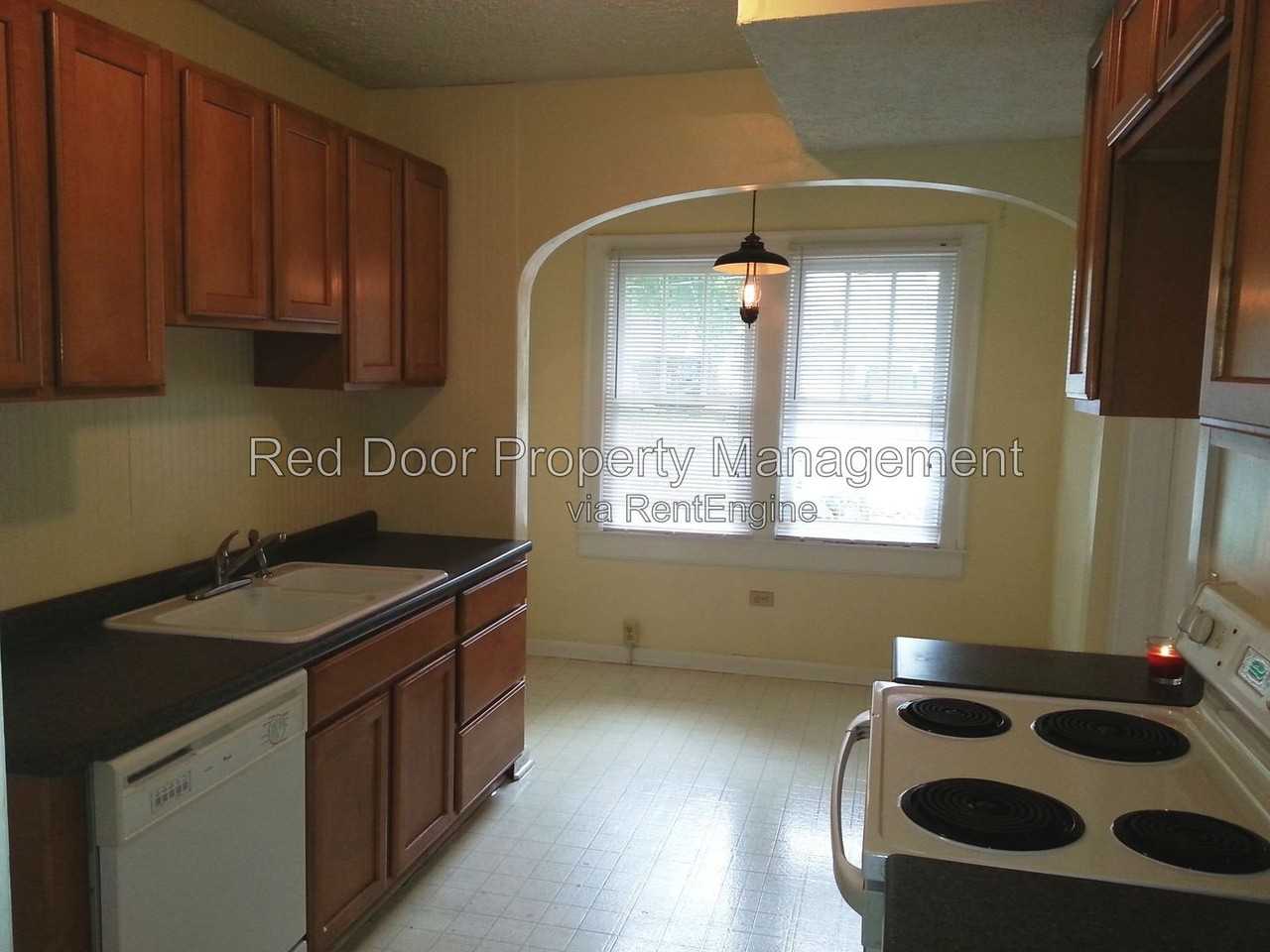 505 E 61st St - Photo 4 of 11