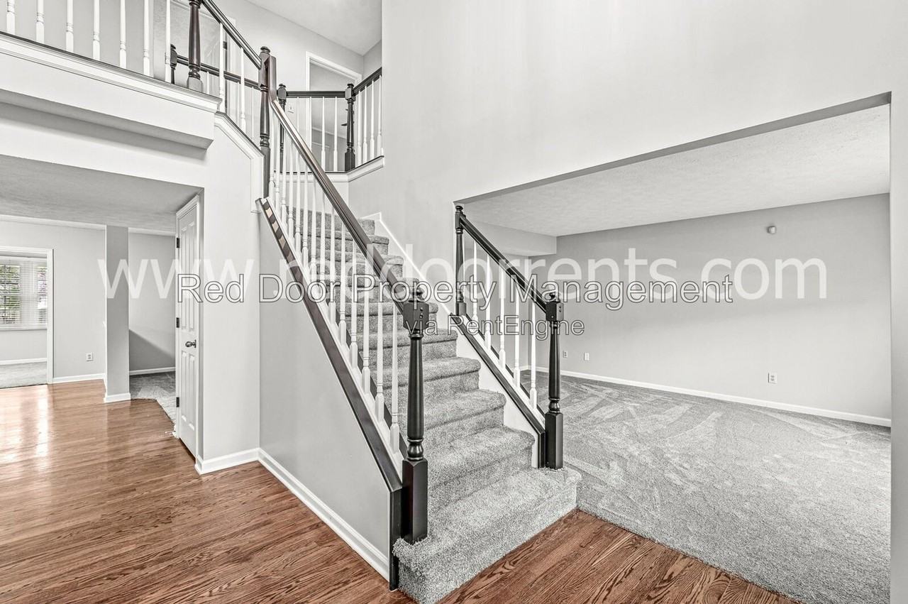 261 Wyndotte Dr - Photo 2 of 43