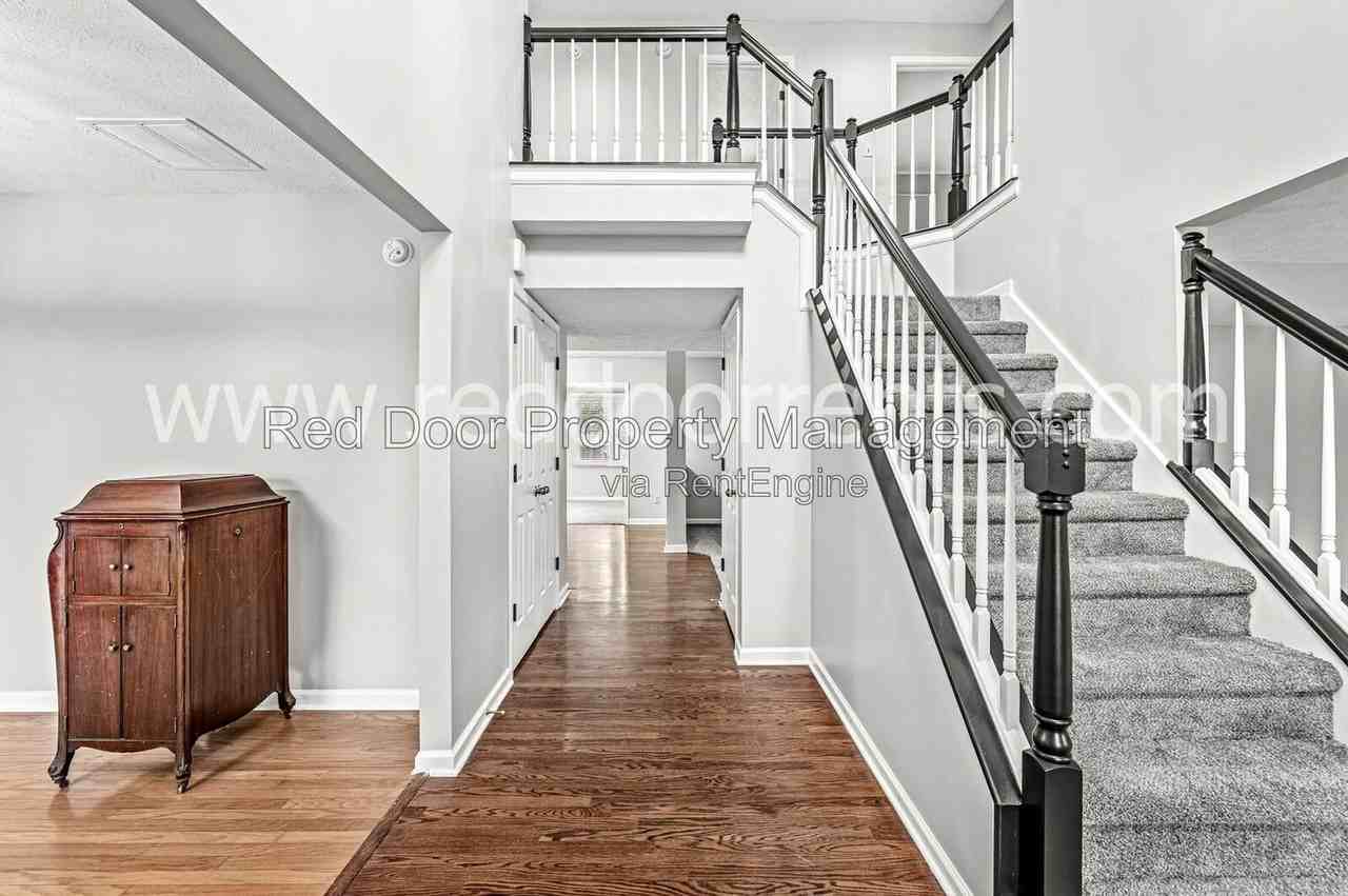 261 Wyndotte Dr - Photo 4 of 43
