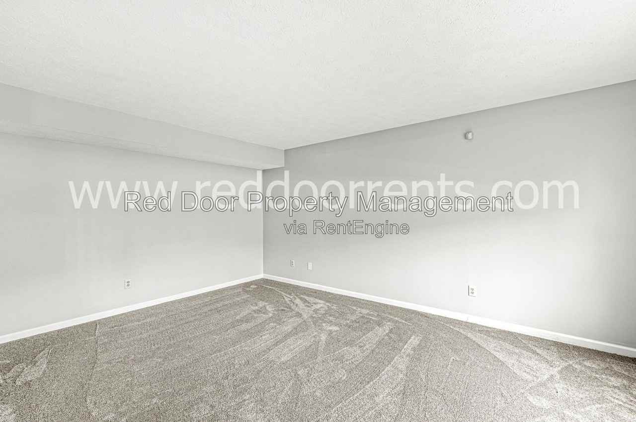 261 Wyndotte Dr - Photo 5 of 43