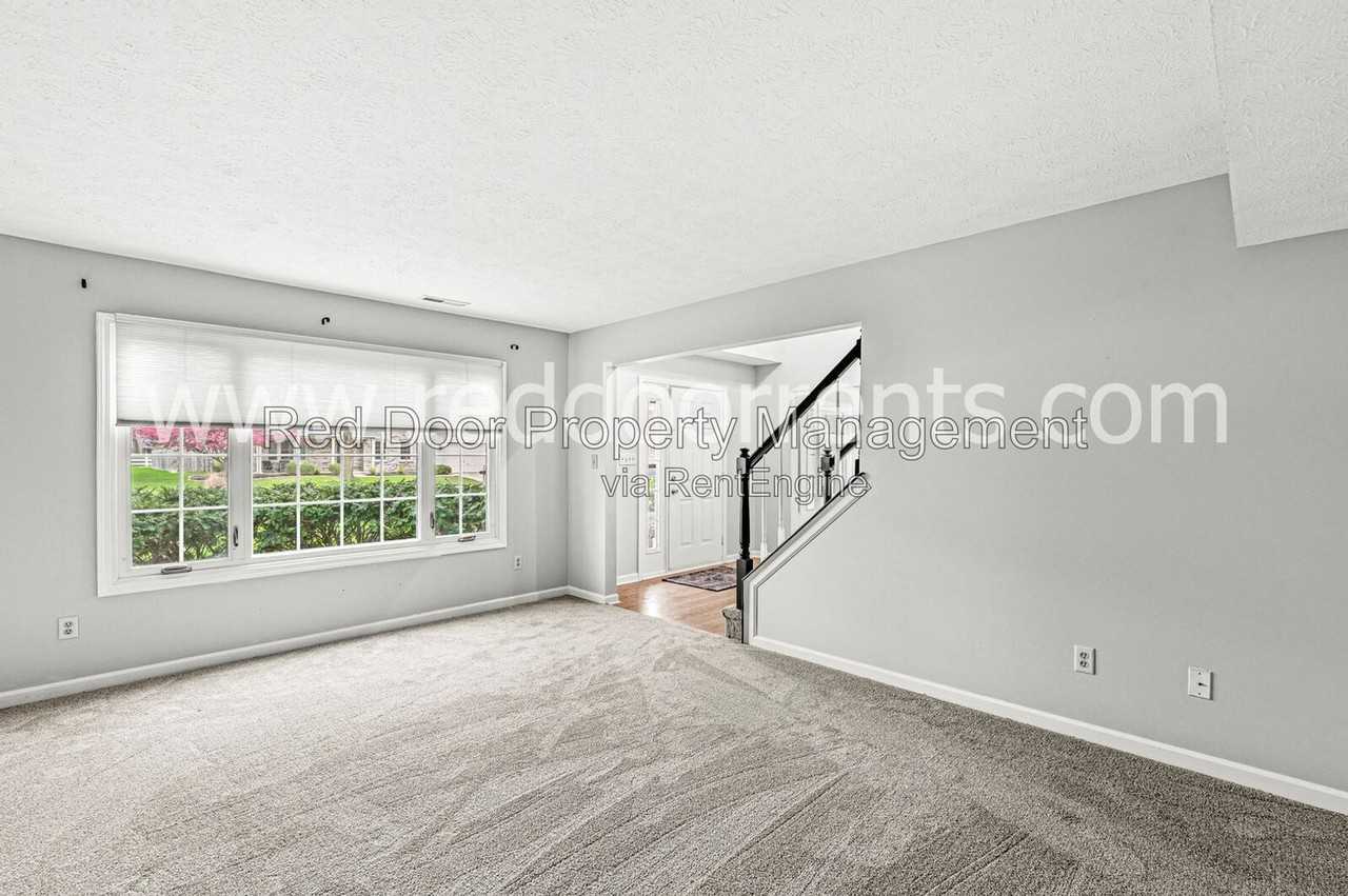 261 Wyndotte Dr - Photo 6 of 43